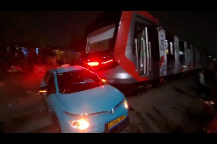 В Индонезии в результате столкновения поездов погибли 14 человек, еще 84 пострадали. Фото и видео