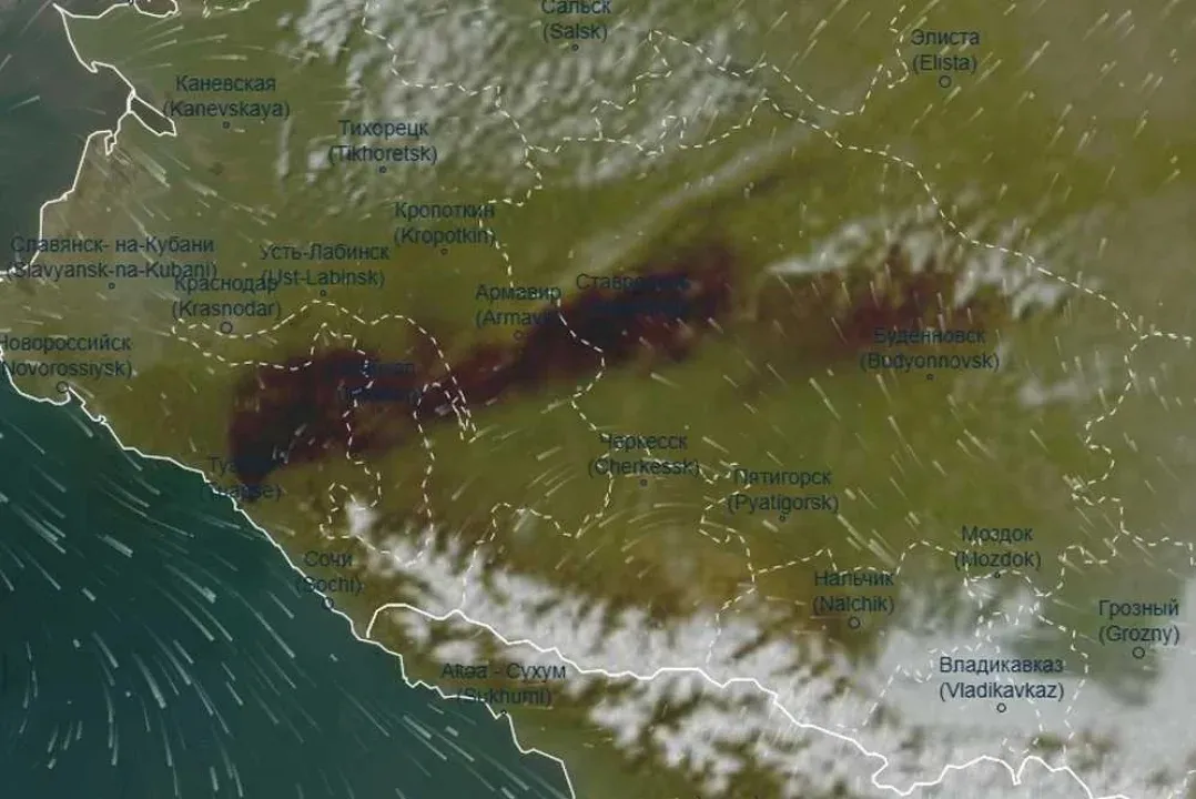 Горять мільярди рублів, які були б використані для терору українців: як виглядає Туапсе після нової атаки дронів. Фото і відео
