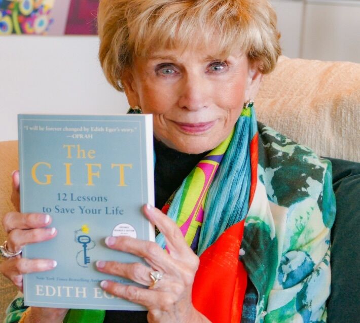 Померла авторка мемуарів про Аушвіц Едіт Еґер, яка дожила майже до 100 років: сімʼя розповіла про її останні дні