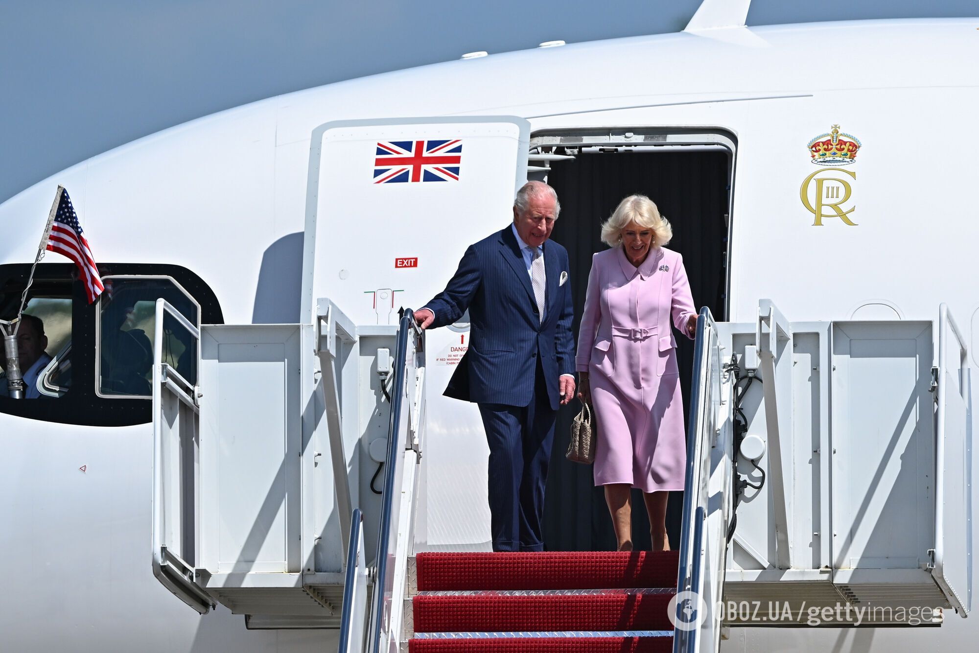 Жовтий і вишивка: який символізм у своїх образах зашифрували Меланія Трамп та королева Камілла під час історичного візиту до США