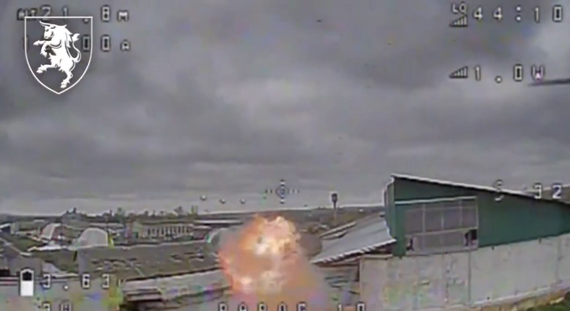 Операторы БПЛА показали, как обнаруживают и уничтожают пехоту врага еще на подходах к позициям. Видео