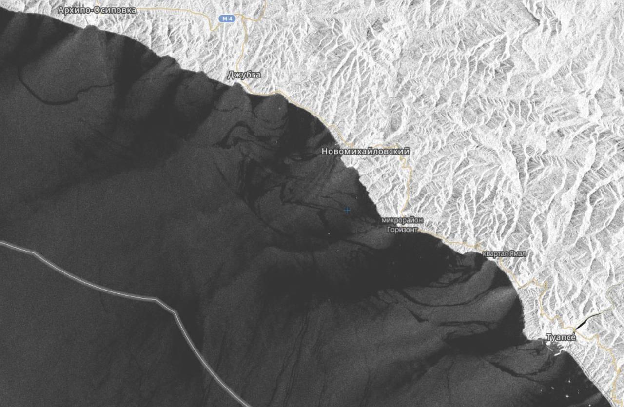 Нафтова пляма з Туапсе з'явилася за 30 км від палацу Путіна в Геленджику. Супутникові фото