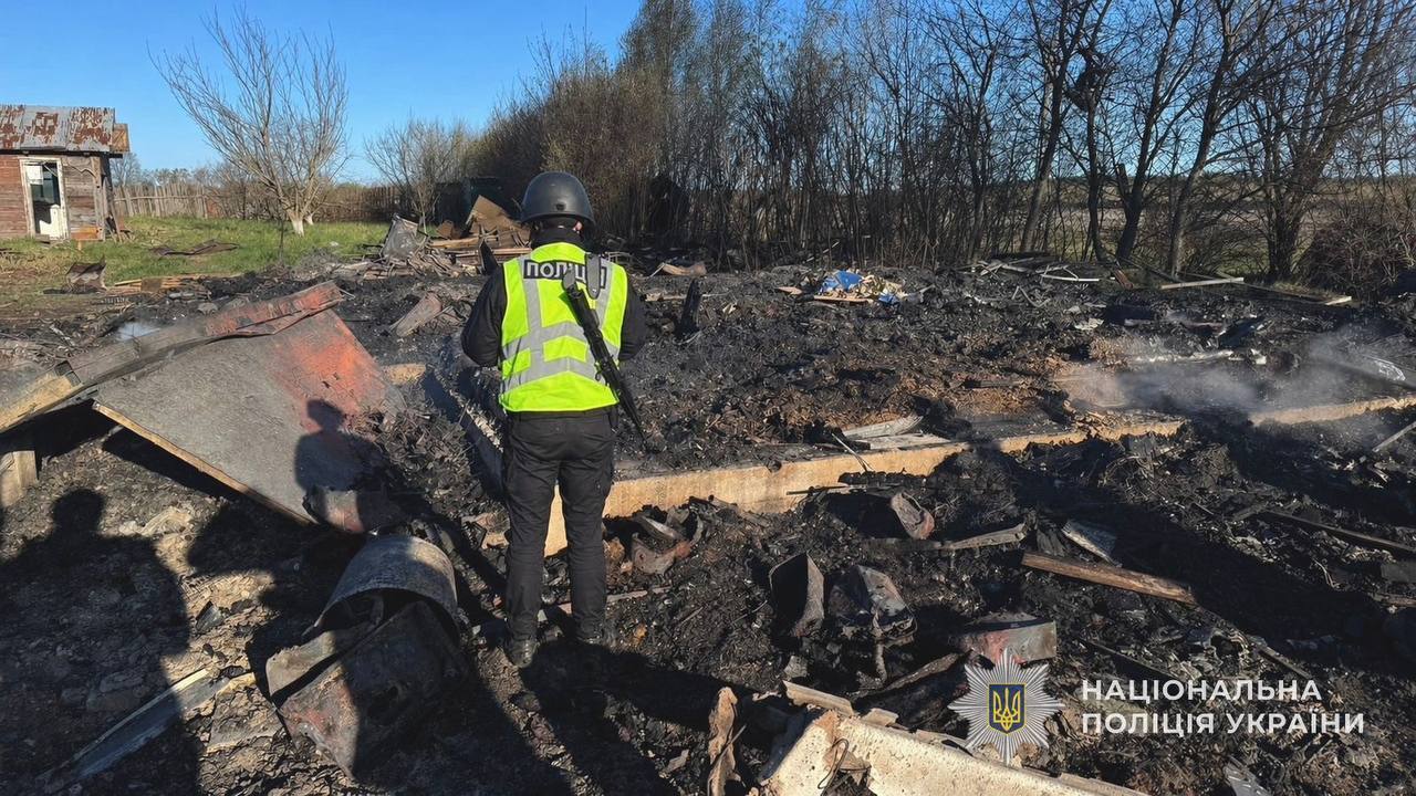 Окупанти вдарили КАБами і дронами по Сумщині: постраждали четверо людей. Фото і відео