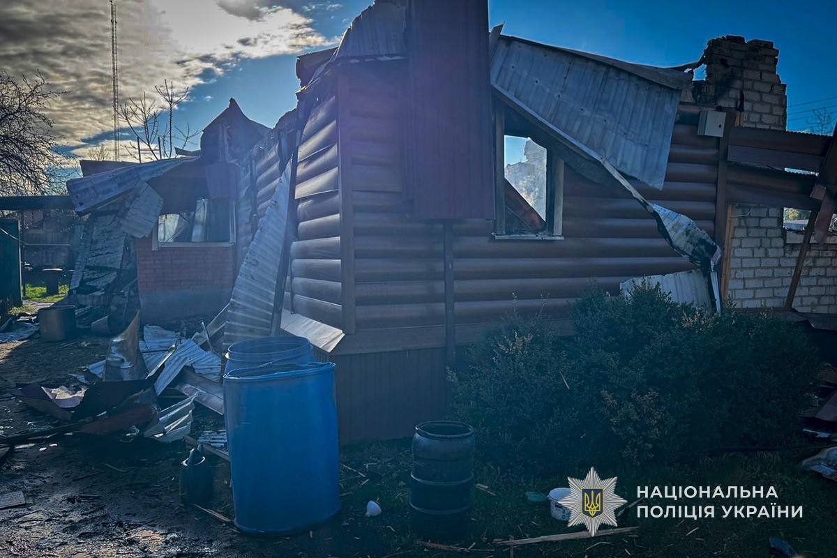 Окупанти вдарили КАБами і дронами по Сумщині: постраждали четверо людей. Фото і відео