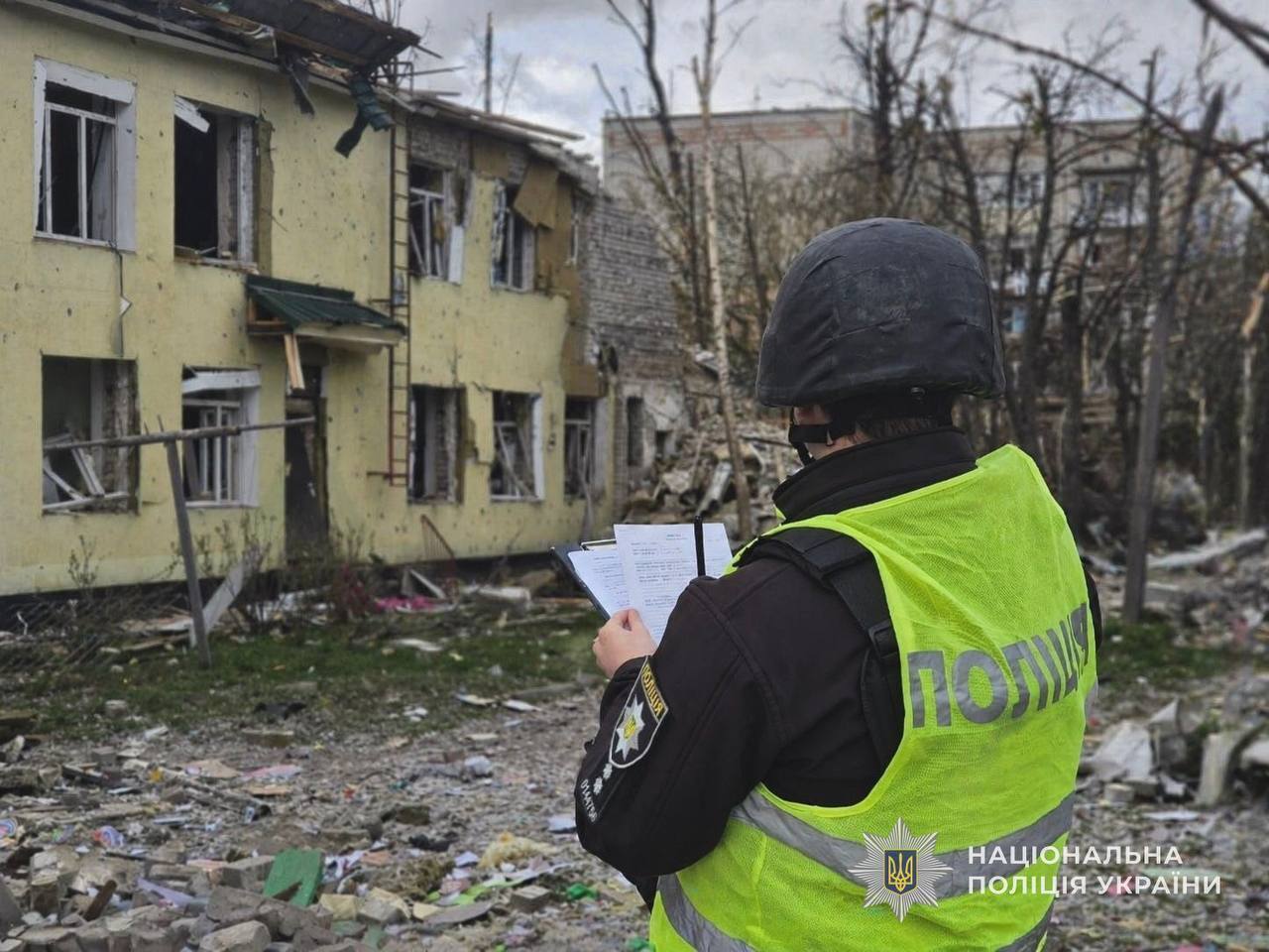 Окупанти вдарили КАБами і дронами по Сумщині: постраждали четверо людей. Фото і відео