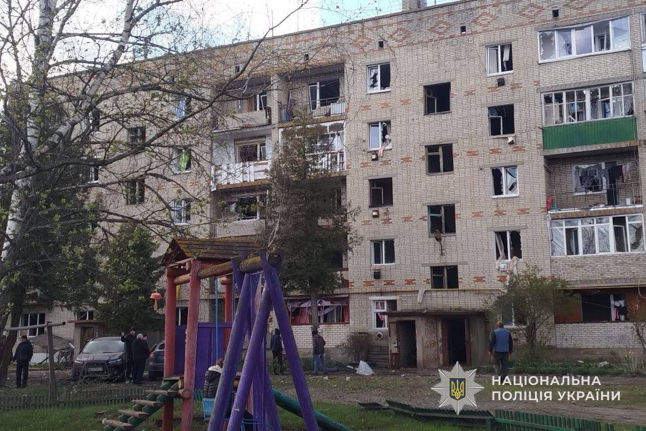 Окупанти вдарили КАБами і дронами по Сумщині: постраждали четверо людей. Фото і відео