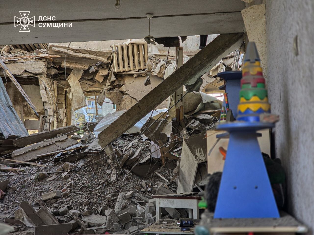 Окупанти вдарили КАБами і дронами по Сумщині: постраждали четверо людей. Фото і відео