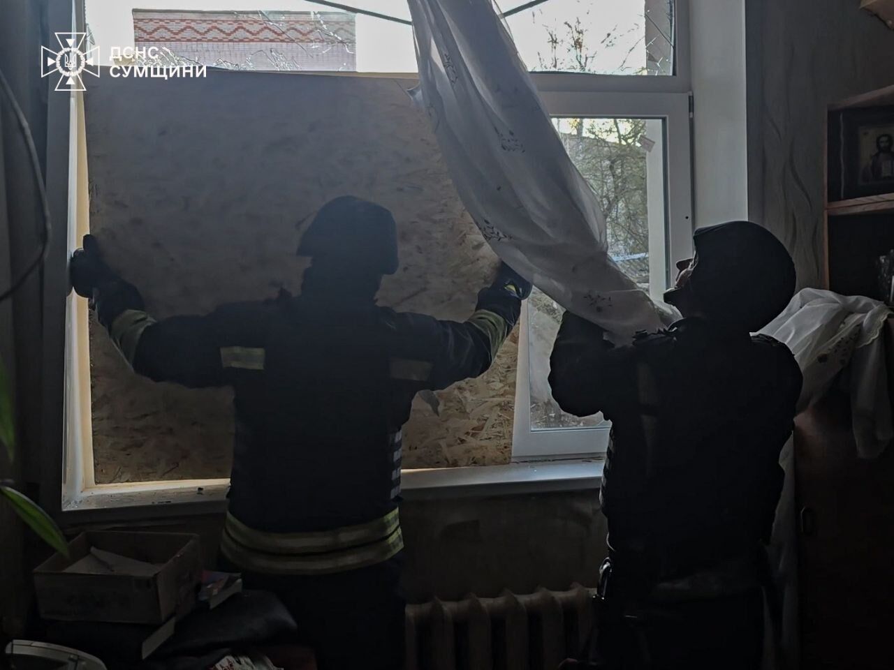 Окупанти вдарили КАБами і дронами по Сумщині: постраждали четверо людей. Фото і відео