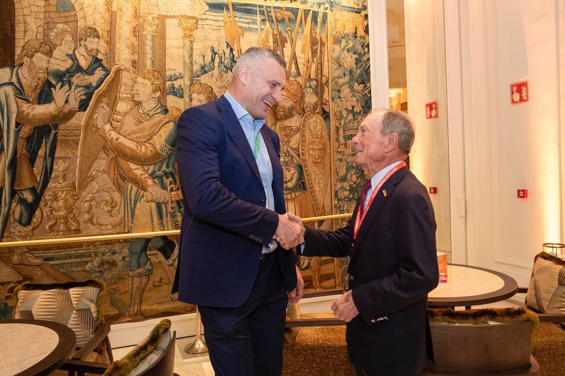 Кличко у Мадриді зустрівся з Блумбергом: говорили про воєнні виклики Києва і підтримку України