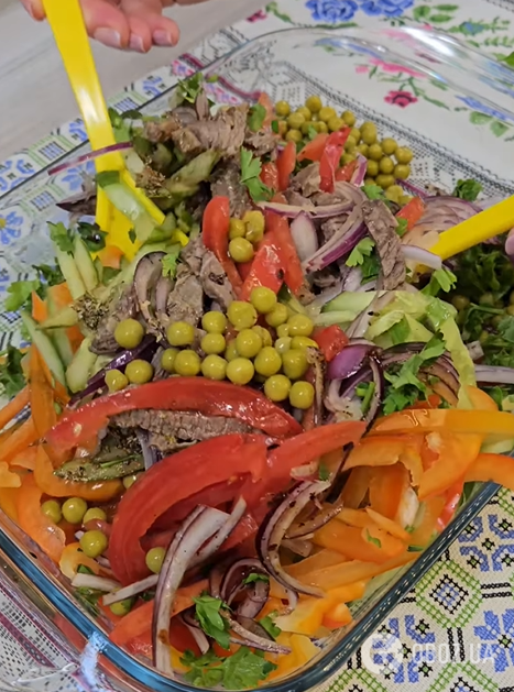 Сытный салат с говядиной и овощами: на каждый день и для праздничного стола