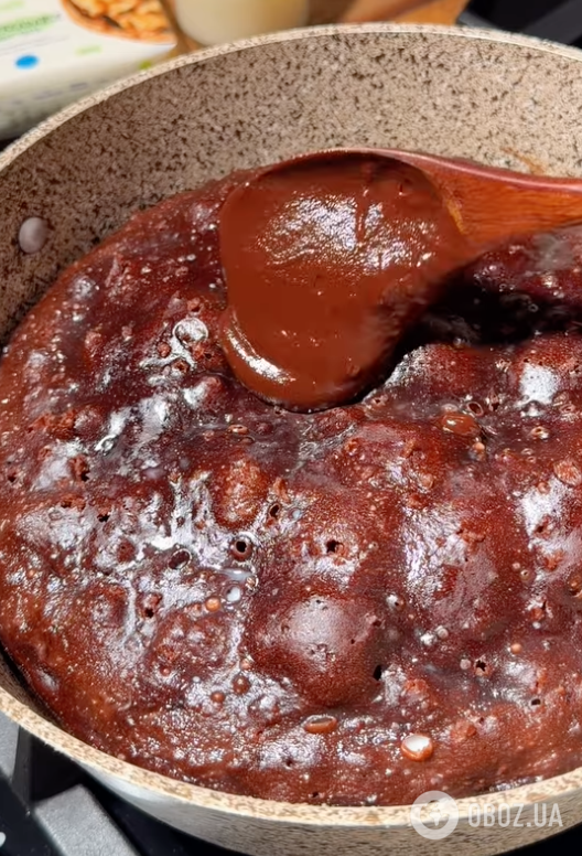 Шоколадний торт без випічки, просто на сковороді: ділимося елементарним рецептом