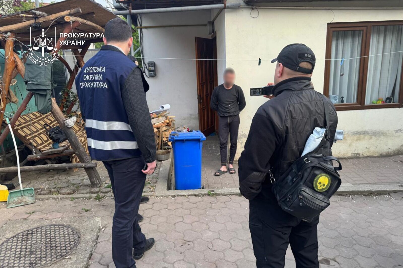 Поліція провела 20 обшуків