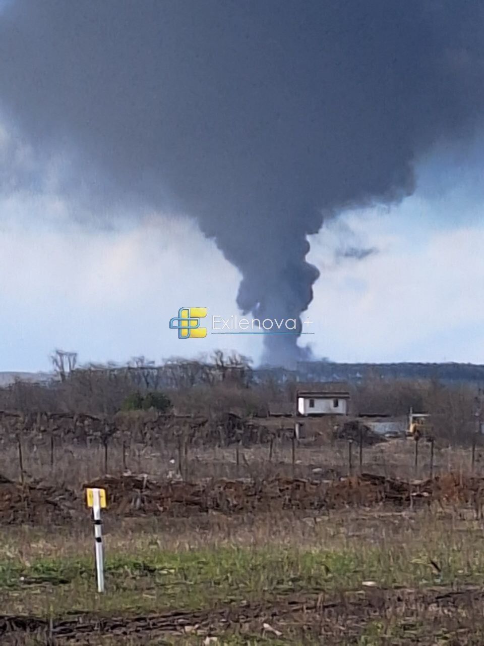 Піднявся дим: у російській Пермі атаковано вузлову станцію "Транснафти". Фото і відео