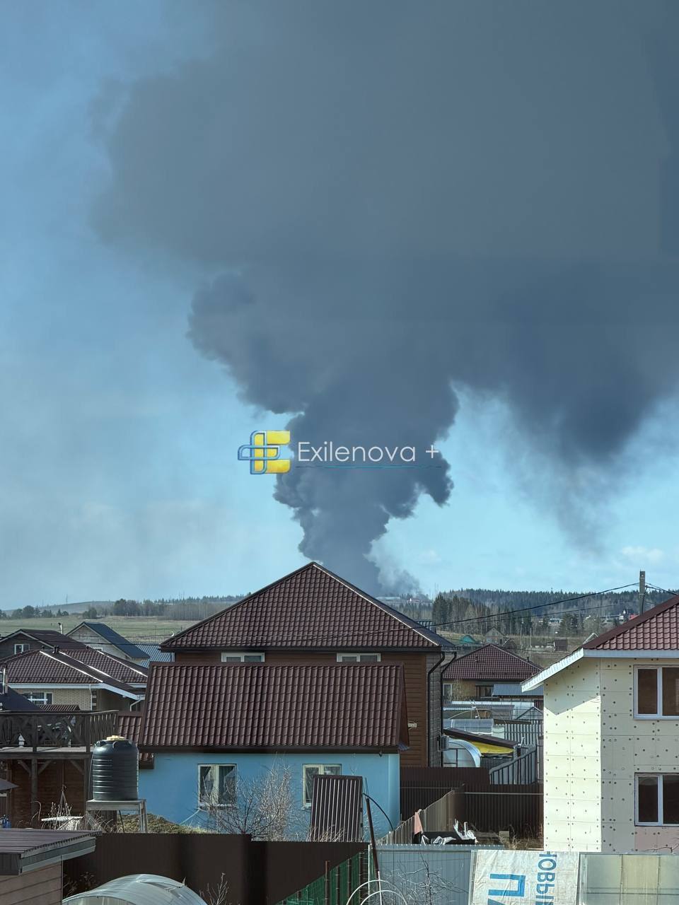 Піднявся дим: у російській Пермі атаковано вузлову станцію "Транснафти". Фото і відео