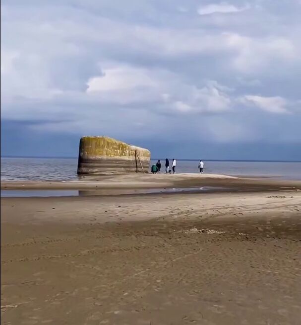 Під Києвом можна було підійти до ДОТу часів Другої світової війни: різко впав рівень води у Київському морі. Відео