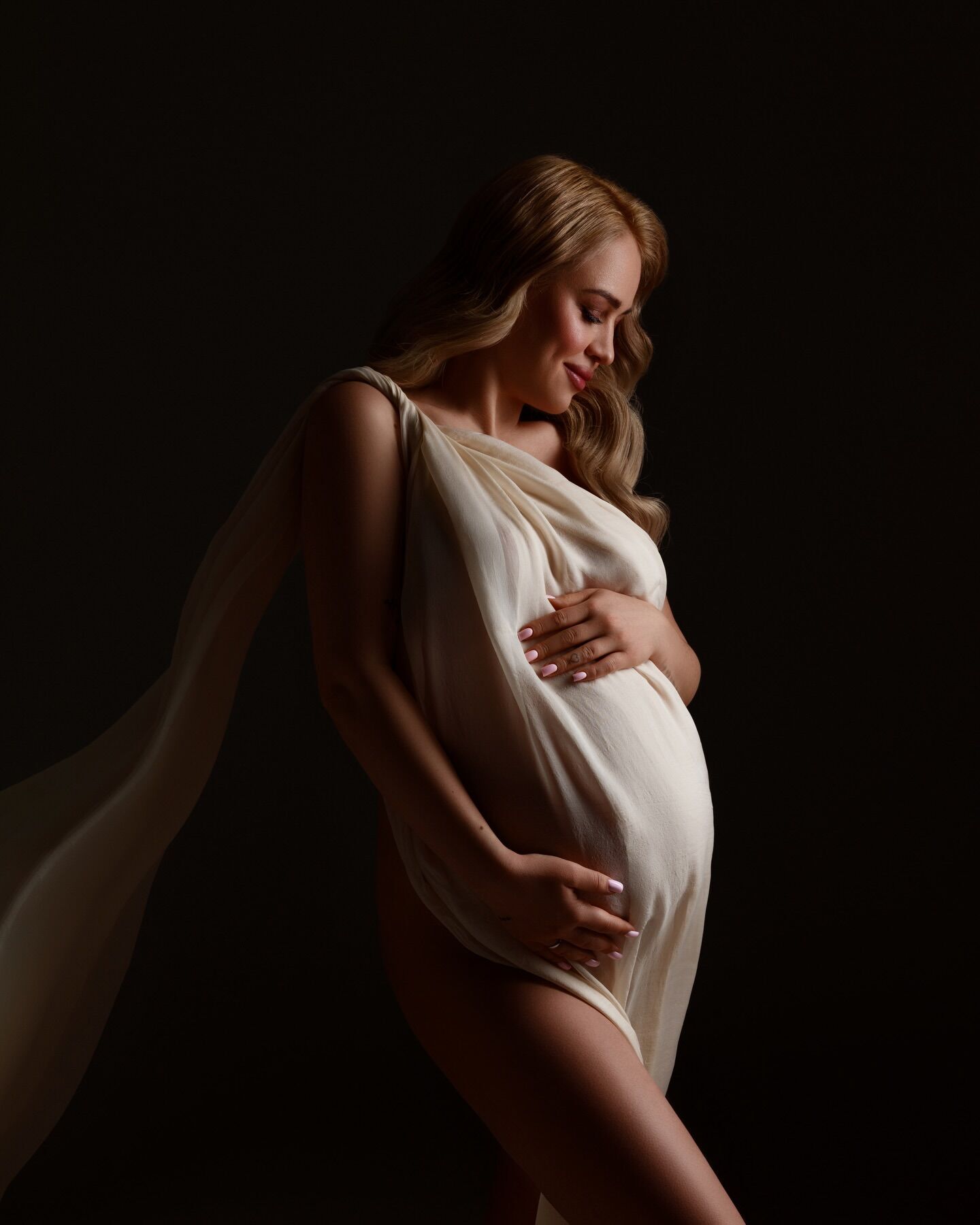 Переможниця "Холостяка 13" Інна Бєлєнь уперше стала мамою та показала відео з пологів