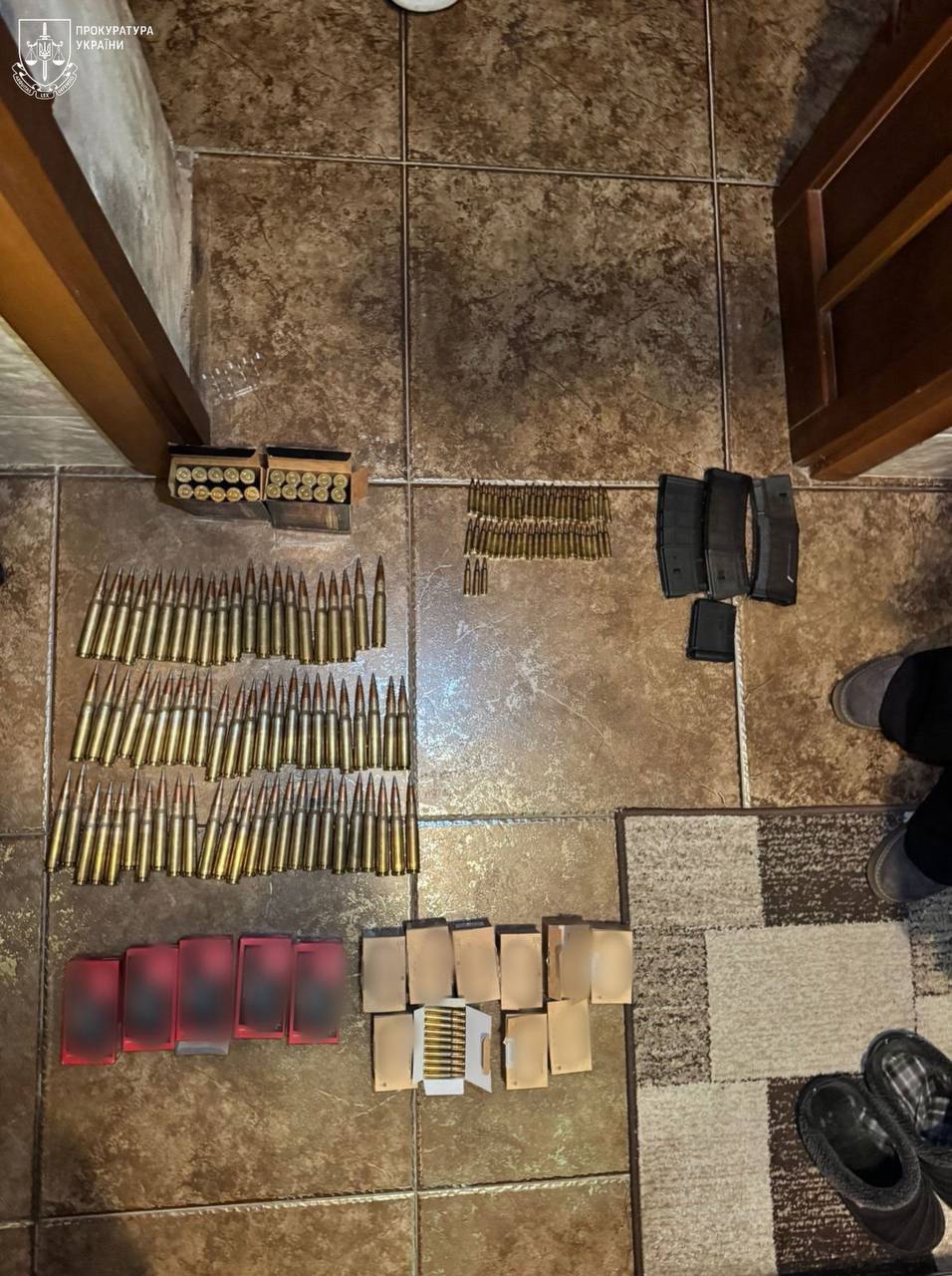 Викрали підприємця та вибивали з нього електрострумом гроші: в Одесі поліція викрила банду зловмисників. Фото