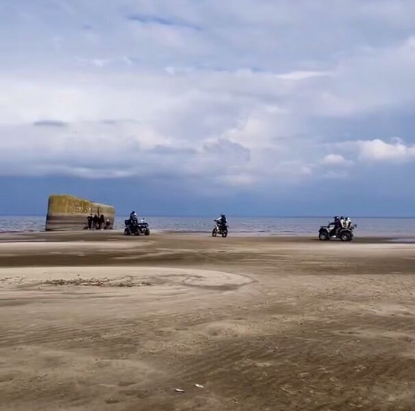 Під Києвом можна було підійти до ДОТу часів Другої світової війни: різко впав рівень води у Київському морі. Відео