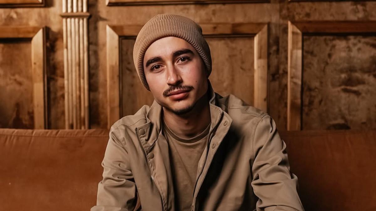 Продал выигранную квартиру, развелся и работал в интернет-магазине. Куда исчез после славы дважды победитель "Голоса страны" Роман Сасанчин