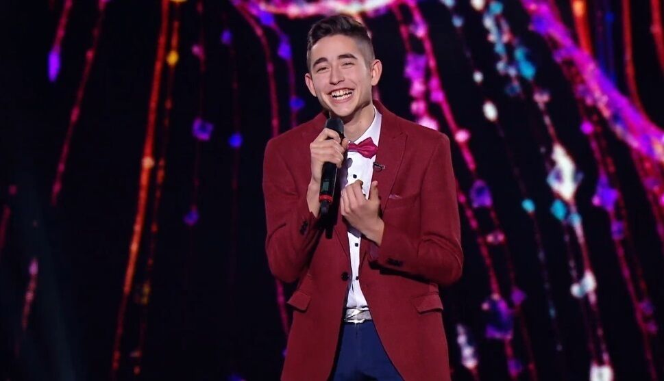 Продал выигранную квартиру, развелся и работал в интернет-магазине. Куда исчез после славы дважды победитель "Голоса страны" Роман Сасанчин