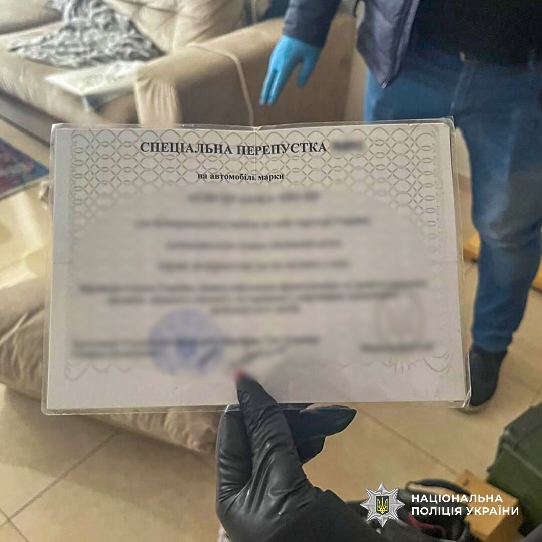 Викрали підприємця та вибивали з нього електрострумом гроші: в Одесі поліція викрила банду зловмисників. Фото