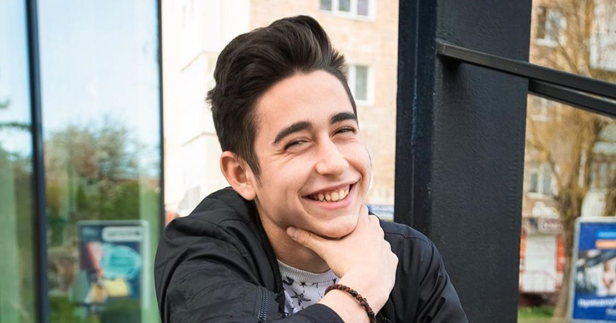 Продал выигранную квартиру, развелся и работал в интернет-магазине. Куда исчез после славы дважды победитель "Голоса страны" Роман Сасанчин