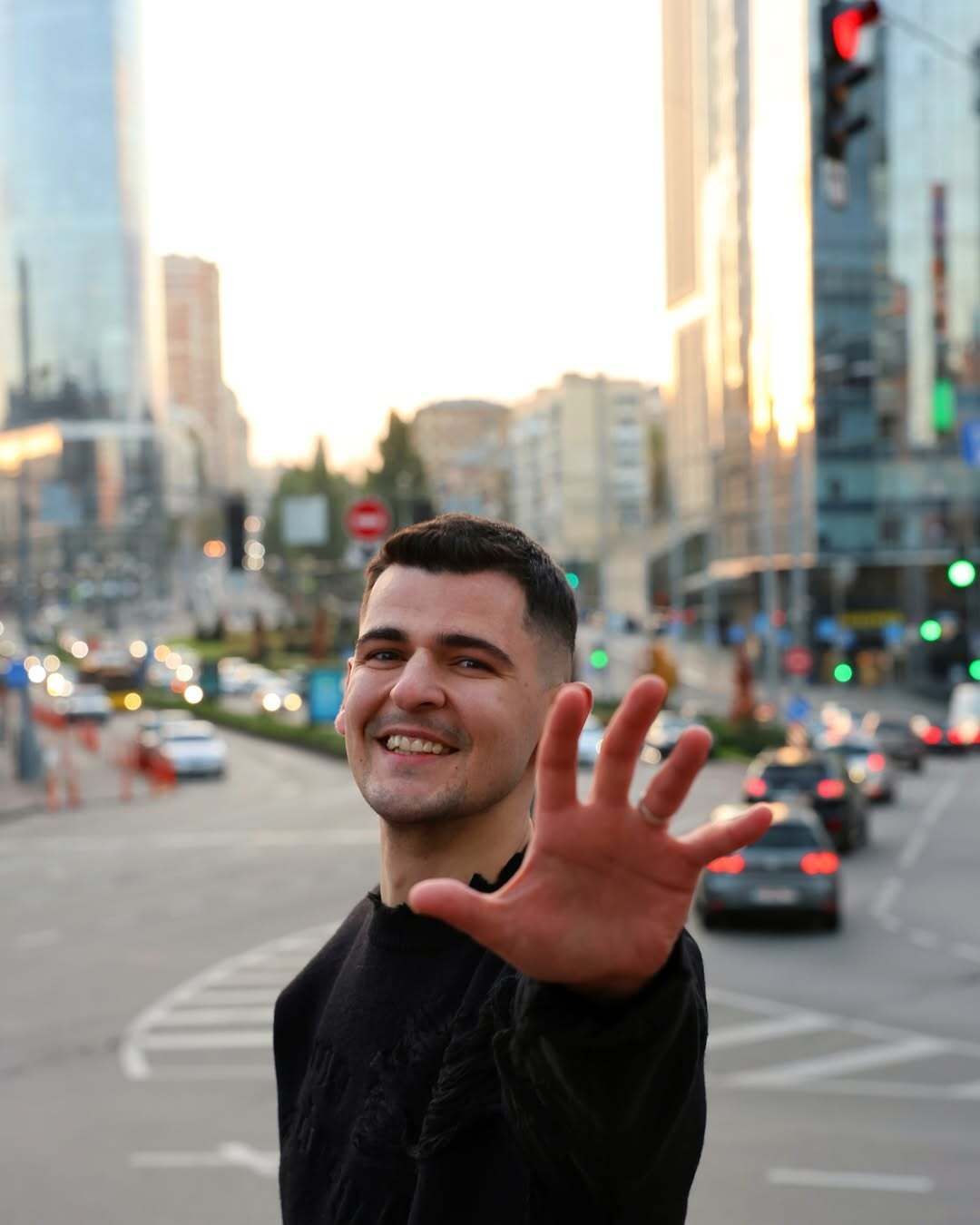 Ніколас Карма, який пережив термінову операцію, розповів про складний імплант у шиї та різке схуднення на 10 кілограмів