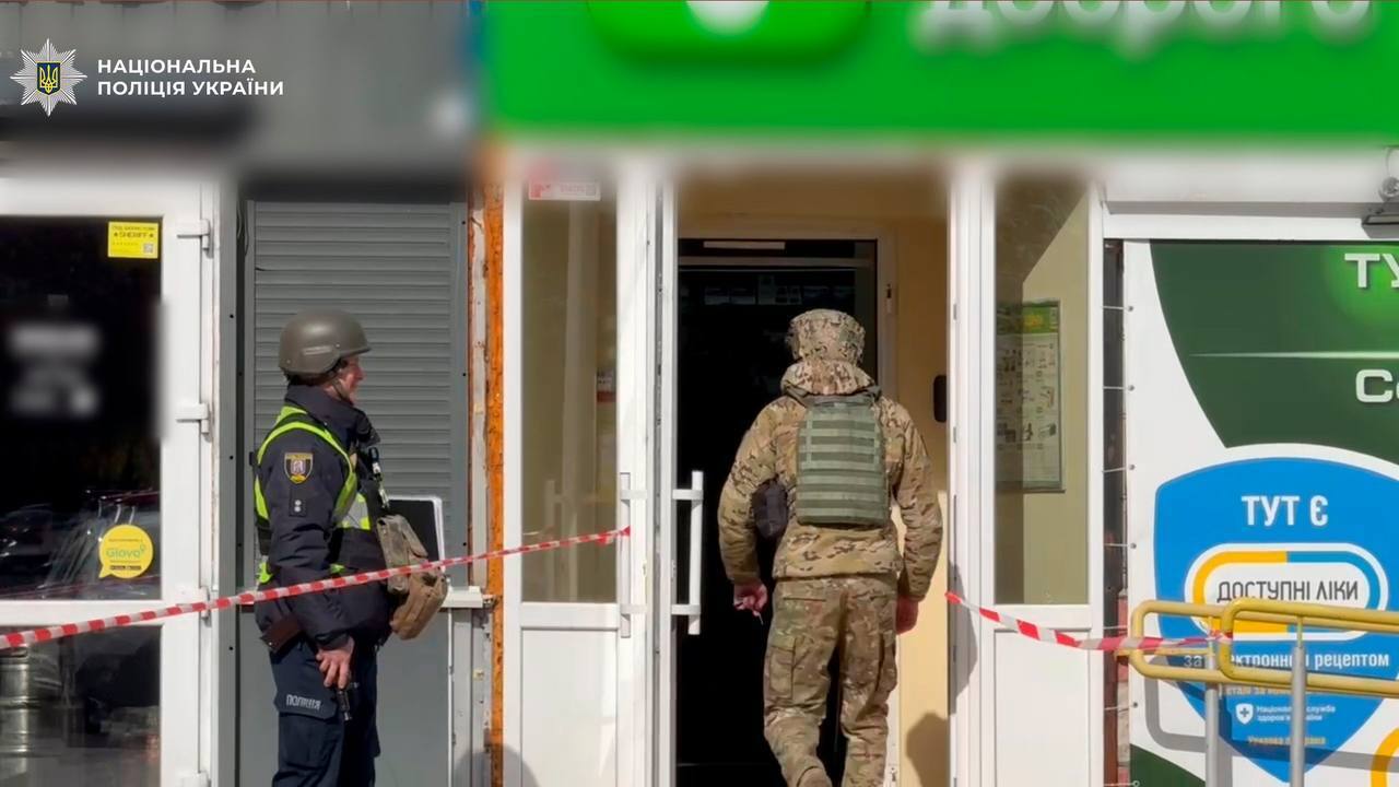 У Києві п’яний чоловік "замінував" аптеку через відмову продати ліки без рецепту. Фото та відео