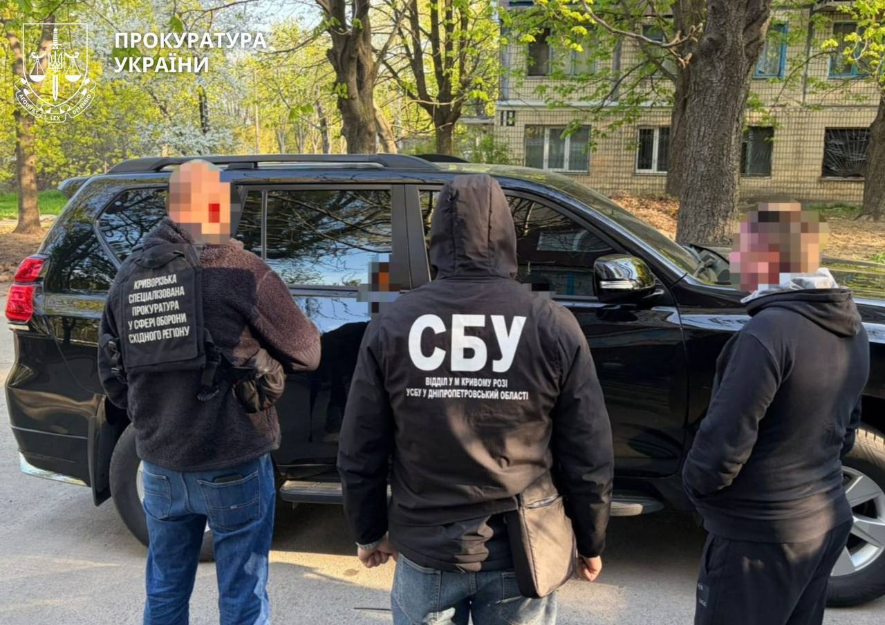 Обещали за $15 тыс. "решить вопрос" с ВВК: в Кривом Роге разоблачили директора и волонтера благотворительного фонда. Фото