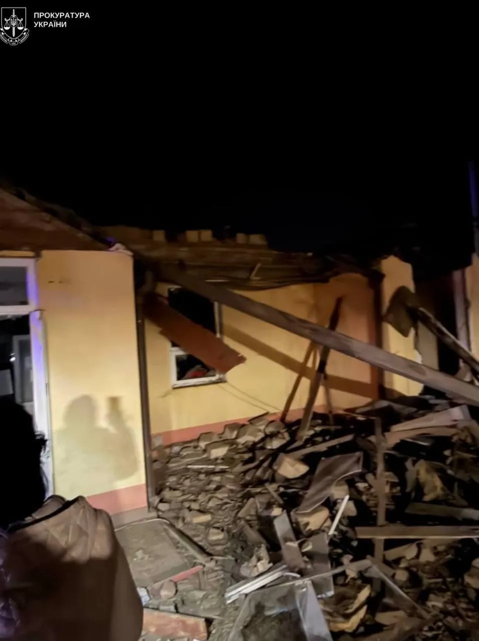 Оккупанты ударили по югу Одесщины: разрушены больница и жилые дома, есть пострадавшие. Фото