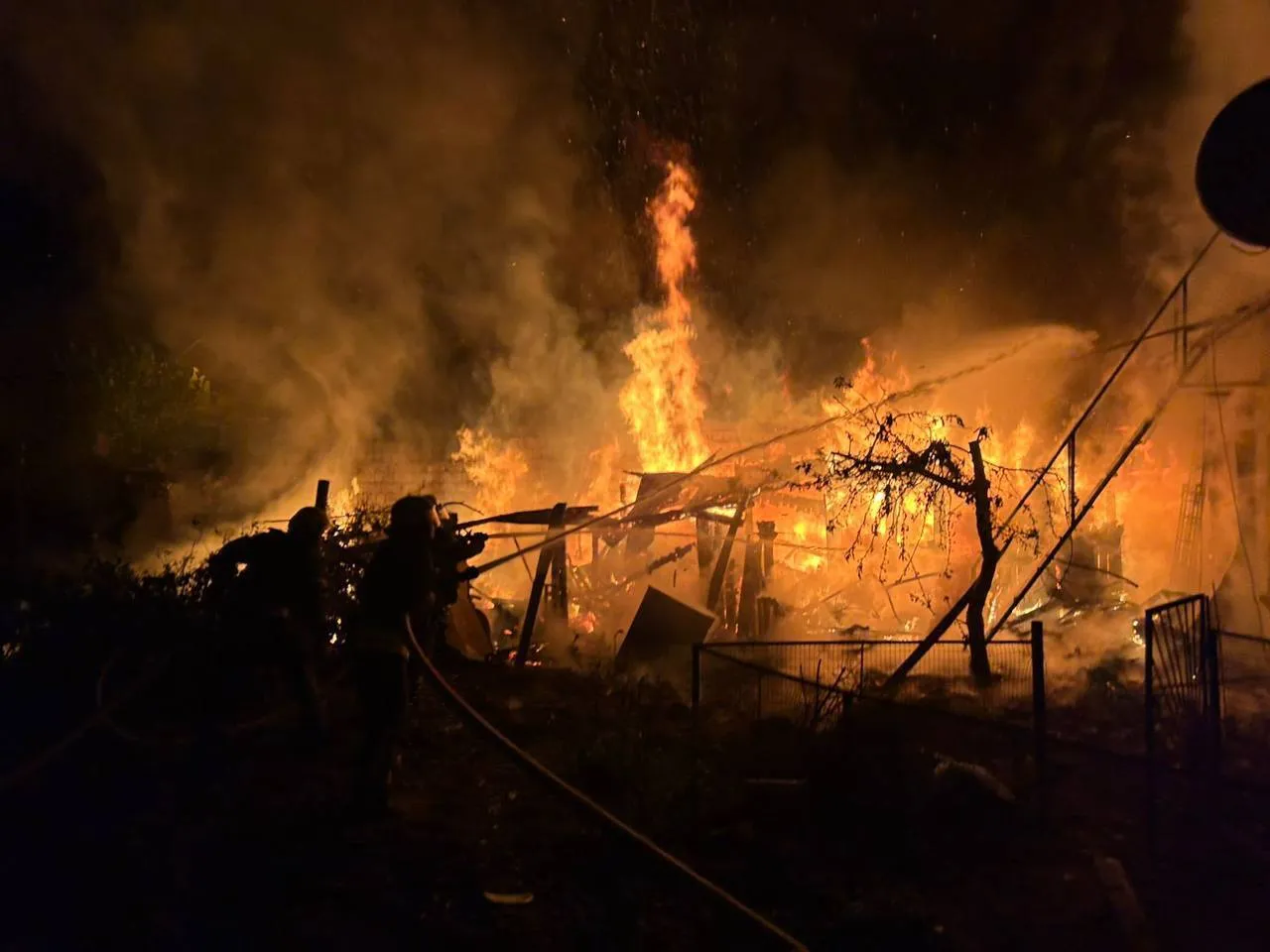 Оккупанты ударили по югу Одесщины: разрушены больница и жилые дома, есть пострадавшие. Фото