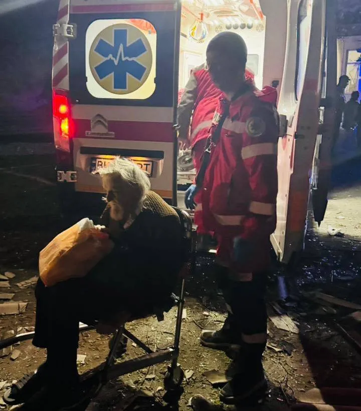 Оккупанты ударили по югу Одесщины: разрушены больница и жилые дома, есть пострадавшие. Фото