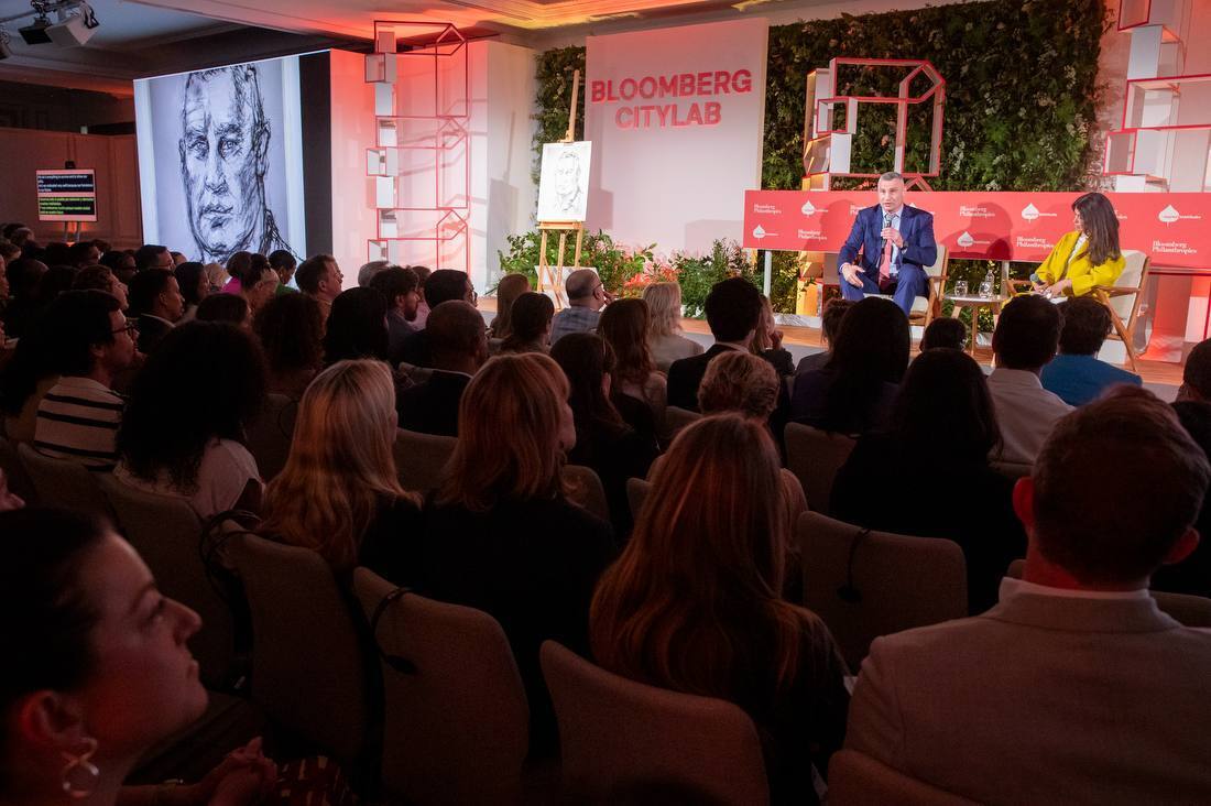 Bloomberg CityLab 2026: Кличко и художница Эс Девлин провели сессию "Искусство связи" в Мадриде