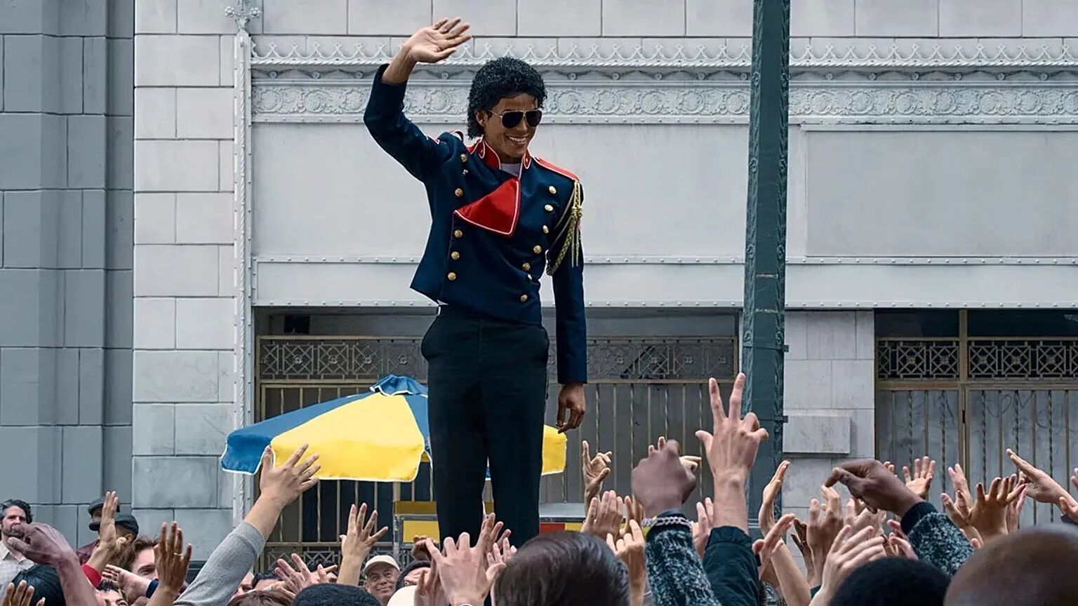 Перевершив "Богемну рапсодію" і "Оппенгеймера":фільм про Майкла Джексона за перший вікенд у прокаті зібрав понад $200 млн