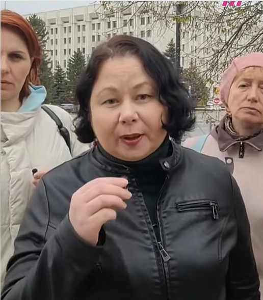 "Скільки можна терпіти?" Росіянки влаштували істерику через атаки ракет та дронів на РФ і "відправили" Путіна в підвал. Відео