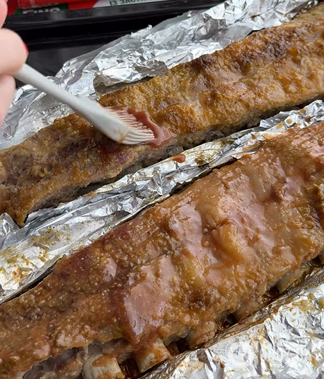 Найсмачніші запечені реберця в духовці: весь секрет смаку в пікантному маринаді