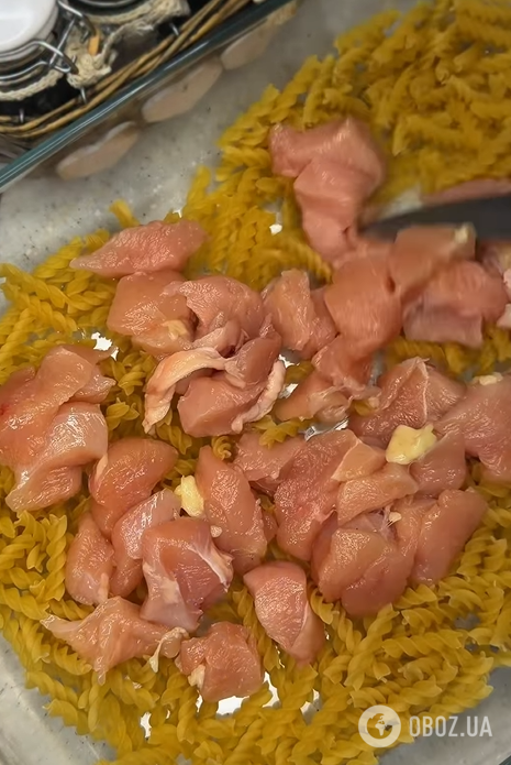 Ленивая паста с курицей и грибами в духовке: рецепт за считанные минуты
