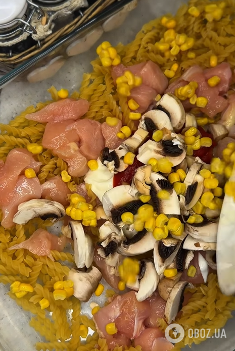 Ленивая паста с курицей и грибами в духовке: рецепт за считанные минуты