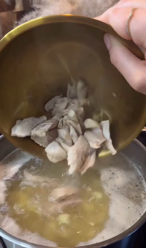 Самый вкусный наваристый красный борщ: классический рецепт, который получится у всех