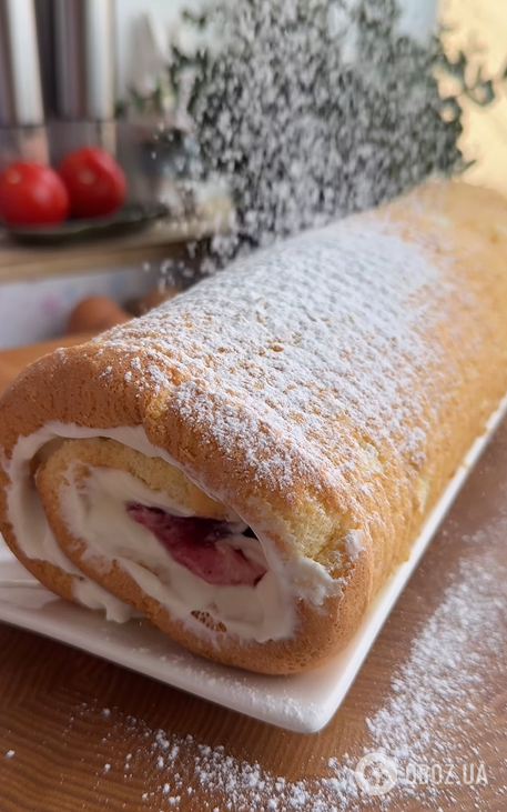 Рыхлый бисквитный рулет, который точно получится удачным: делимся простым рецептом