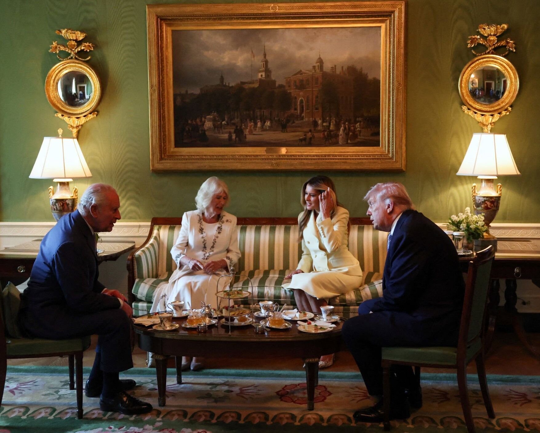 "У нас одни корни": Трамп дружелюбно принял короля Чарльза III в Белом доме. Фото