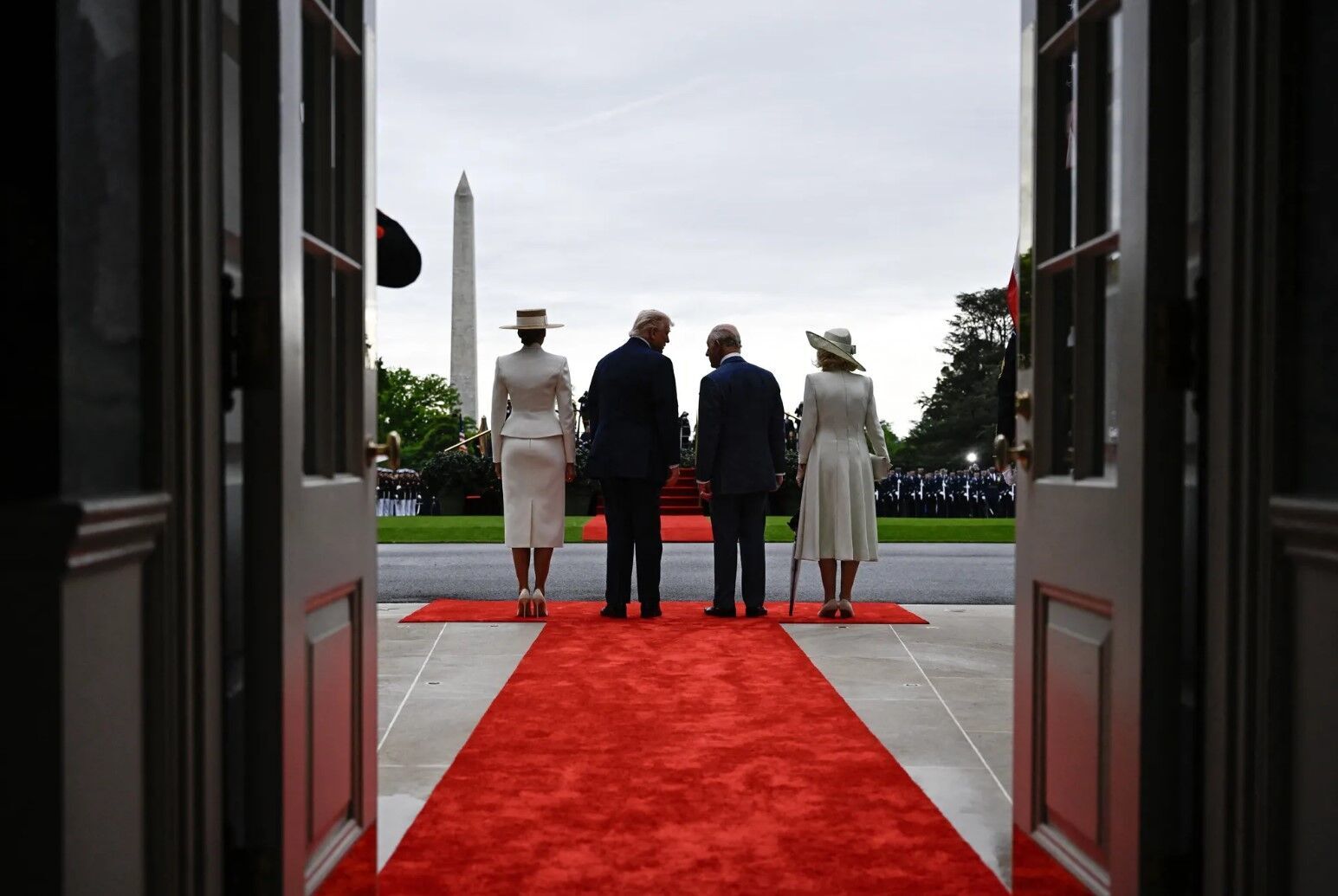 "У нас одни корни": Трамп дружелюбно принял короля Чарльза III в Белом доме. Фото