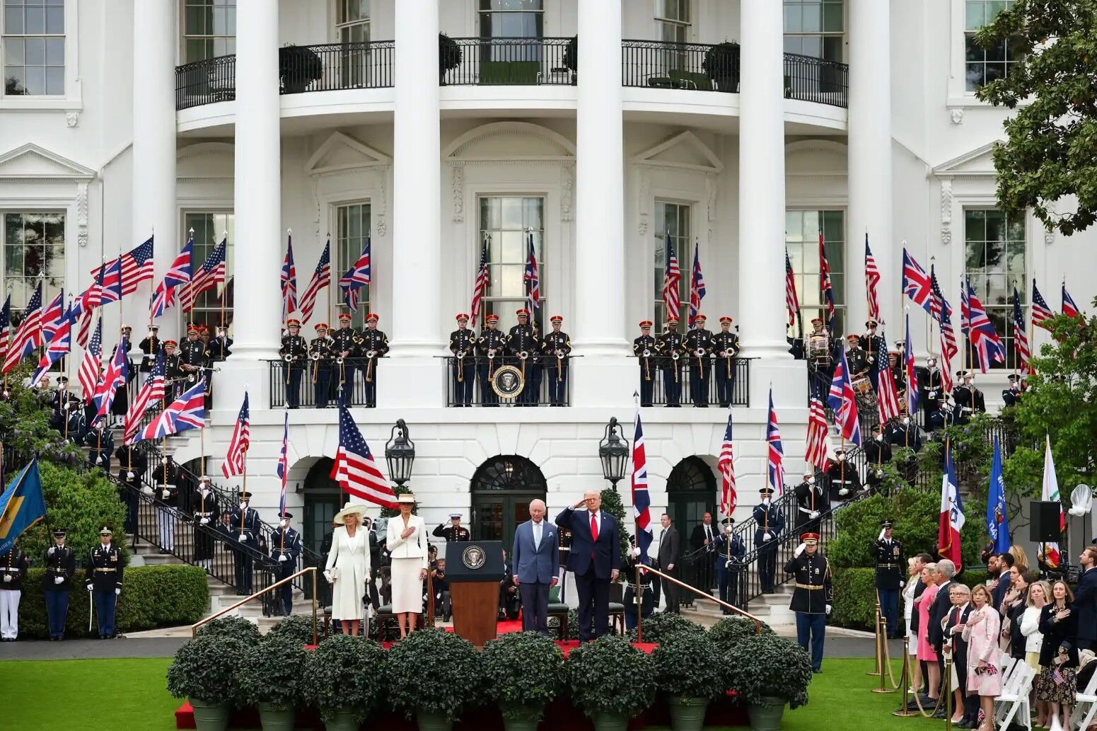 "У нас одни корни": Трамп дружелюбно принял короля Чарльза III в Белом доме. Фото