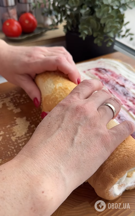 Рыхлый бисквитный рулет, который точно получится удачным: делимся простым рецептом