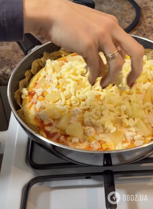 Самая ленивая гавайская пицца без замеса теста на сковороде: готовится всего 10 минут