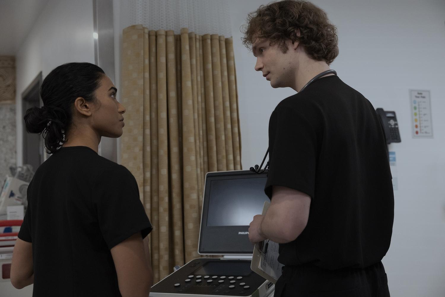 Когда технологии спасают жизни в кадре и в реальности: как работали над созданием сериала "Питт" от HBO Max