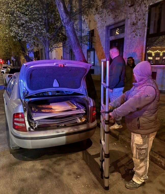 В Угорщині з'явились плакати українською мовою на підтримку опозиційної партії "Тиса". Фото