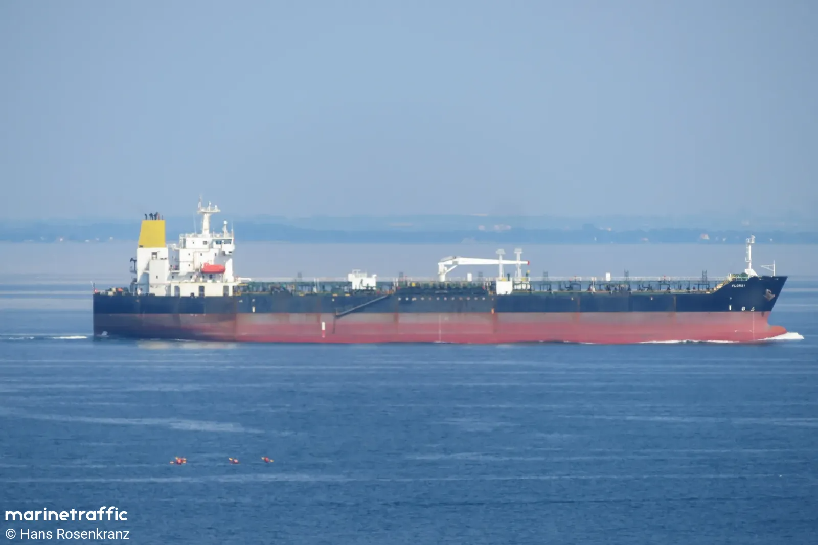 Швеція затримала підсанкційний танкер, який підозрюють у розливі нафти в Балтійському морі: що відомо