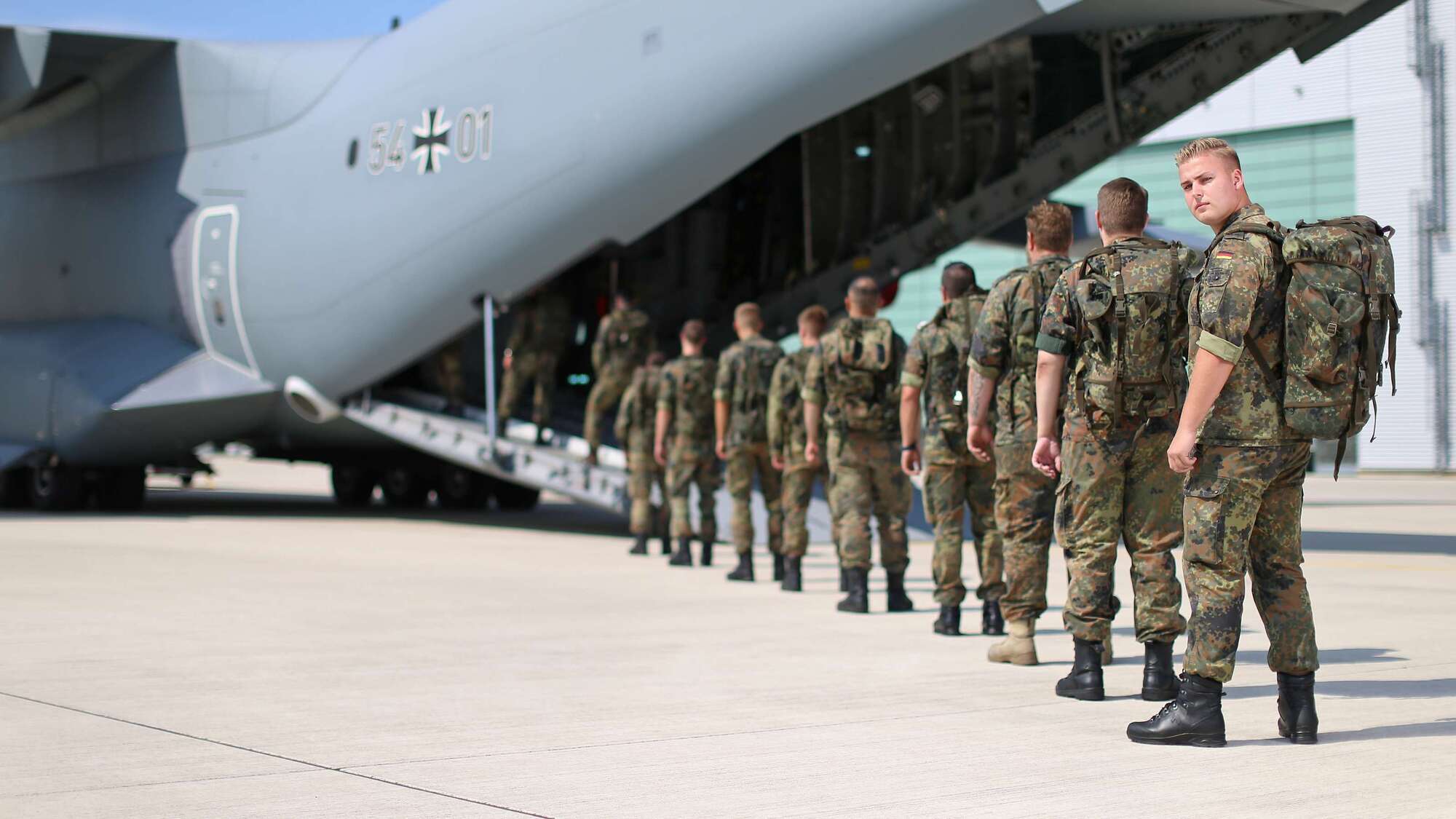 Новое правило призыва: Германия ограничила выезд из страны мужчинам 17-45 лет – Berliner Zeitung