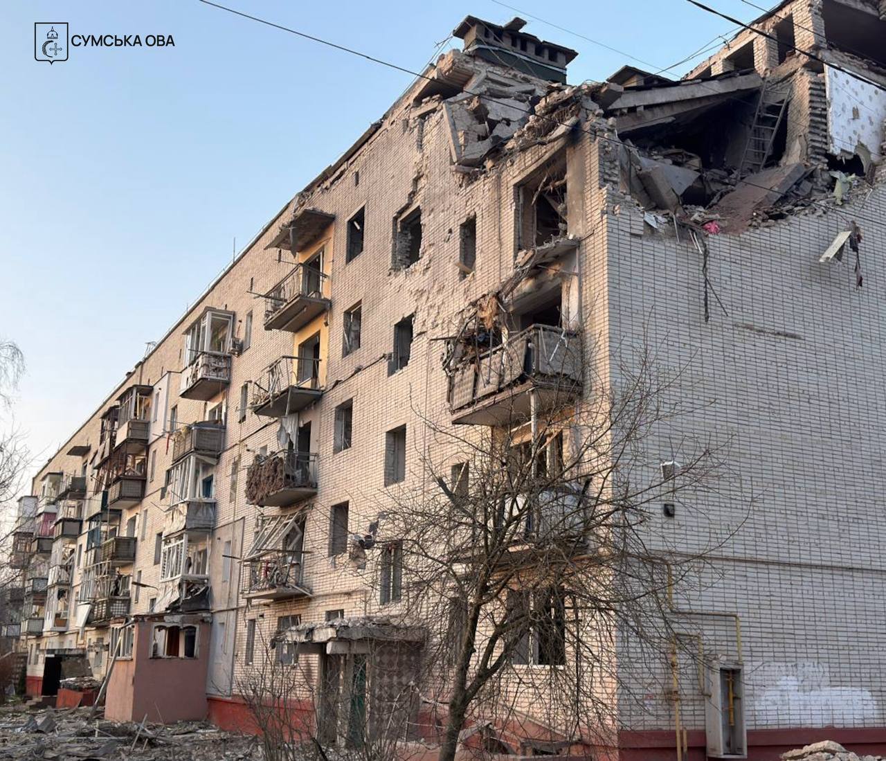 Россия ударила КАБами по многоэтажке в Сумской области: есть жертва, три человека ранены. Фото